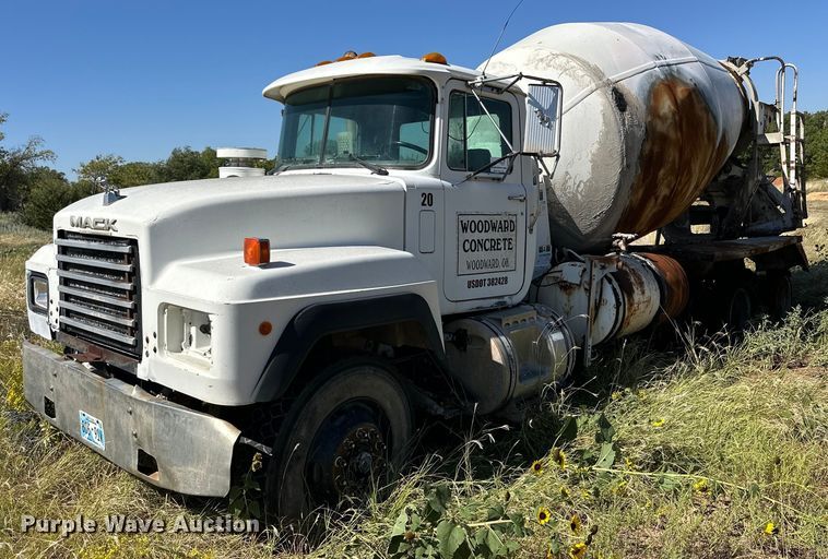 1997 Mack RD690S ready mix truck - DM2698