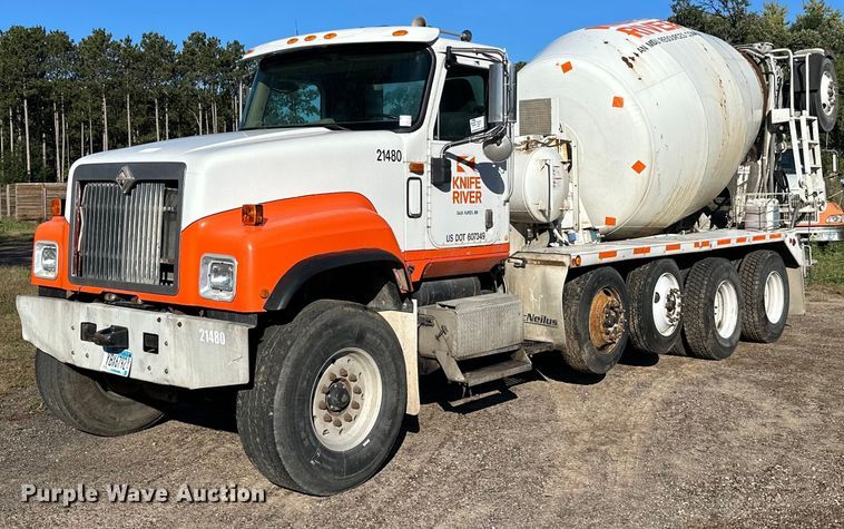 2004 International  5500i ready mix truck - DN0771
