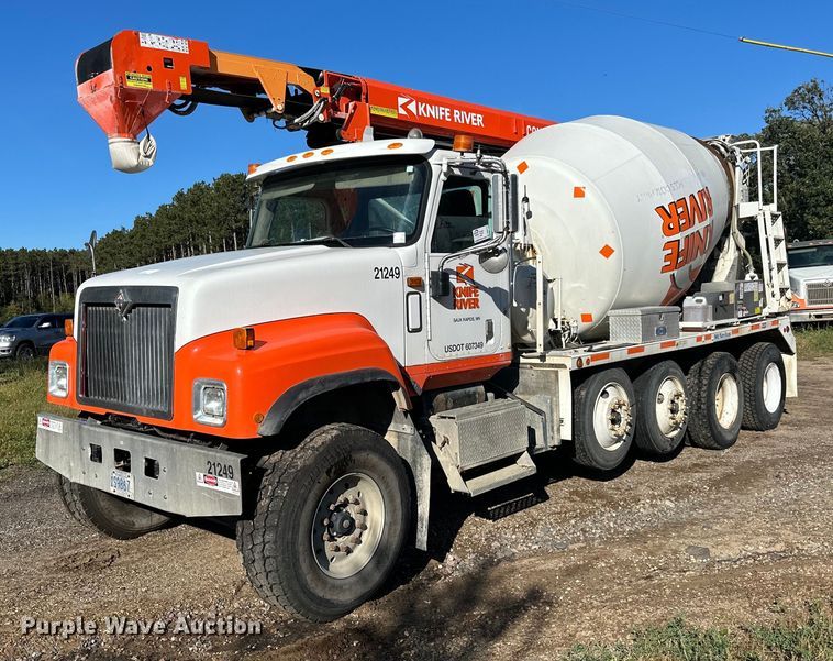 2003 International  5500i ready mix truck - DN0772