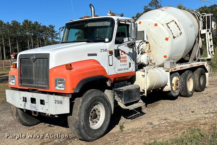 2000 International  5500i ready mix truck - DN0773