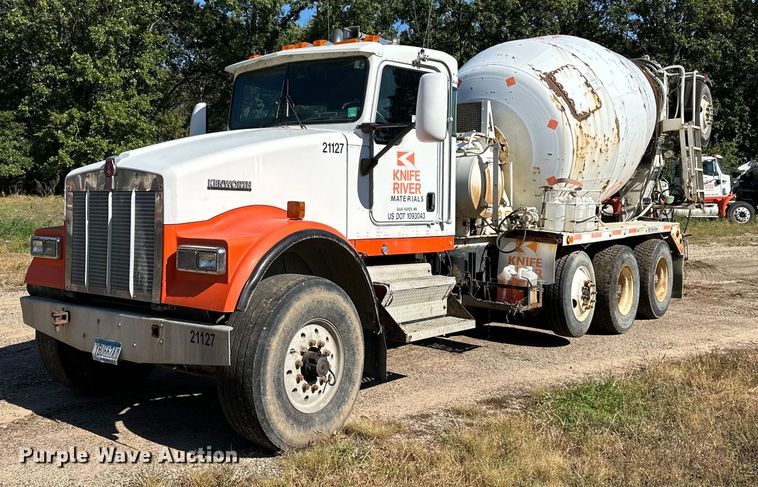 2004 Kenworth  W900 ready mix truck - DN0776