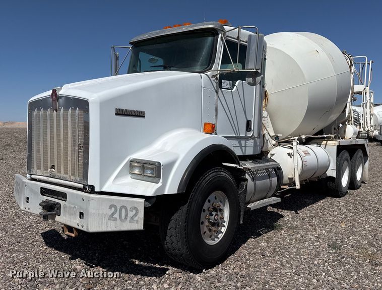 2015 Kenworth T800 ready mix truck - DO2518