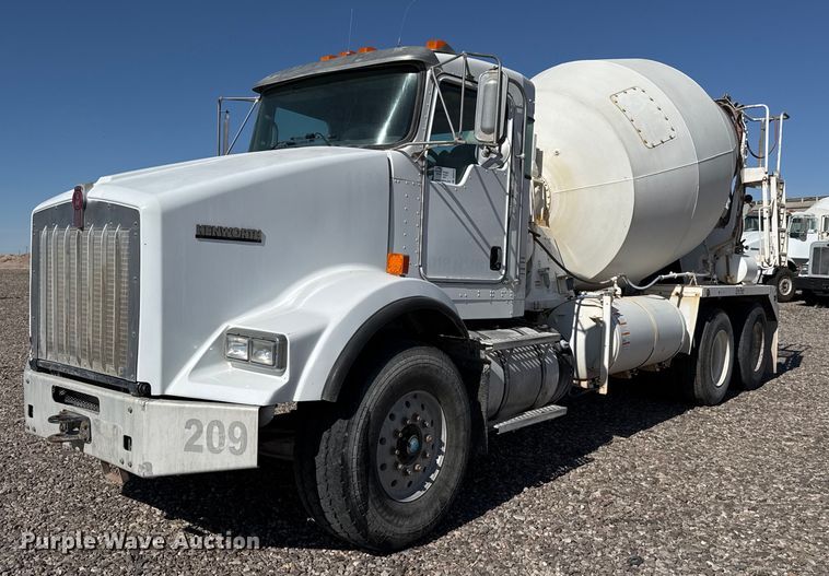 2015 Kenworth T800 ready mix truck - DO2519