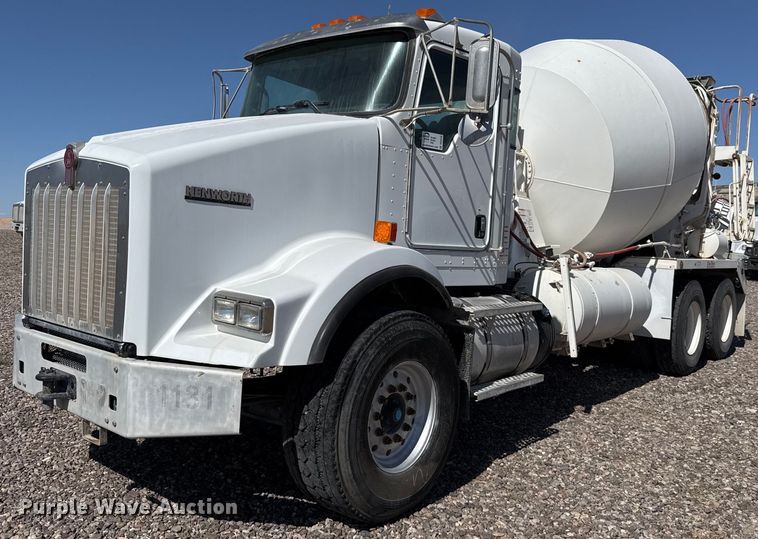 2015 Kenworth T800 ready mix truck - DO2520