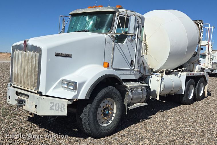 2015 Kenworth T800 ready mix truck - DO2524