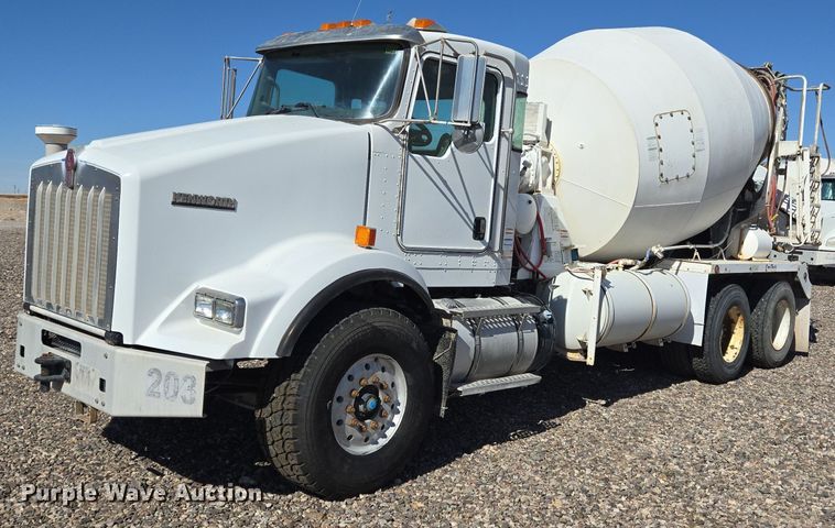 2015 Kenworth T800 ready mix truck - DO2525