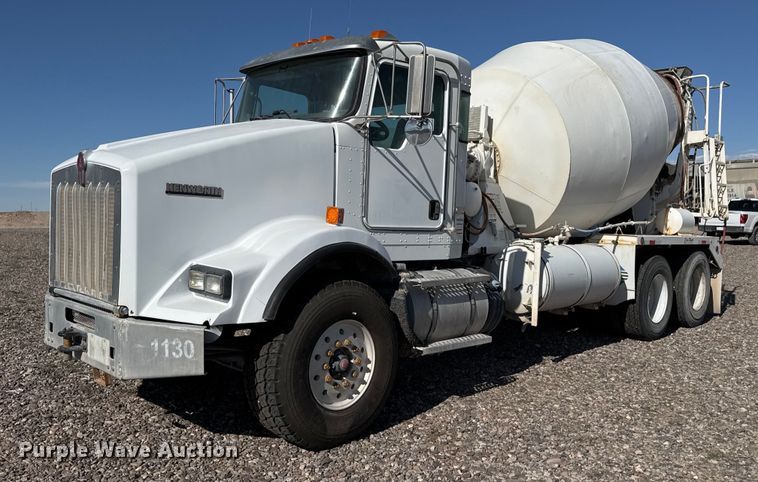 2015 Kenworth T800 ready mix truck - DO2526