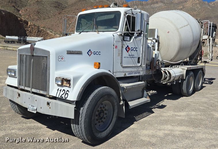 2007 Kenworth W900 ready mix truck - DO2534