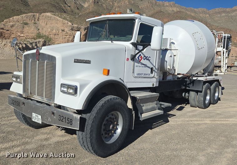 2006 Kenworth W900 ready mix truck - DO2536