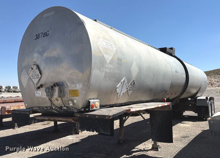 1980 Fruehauf TEHF2R7000 tank trailer - DO2544