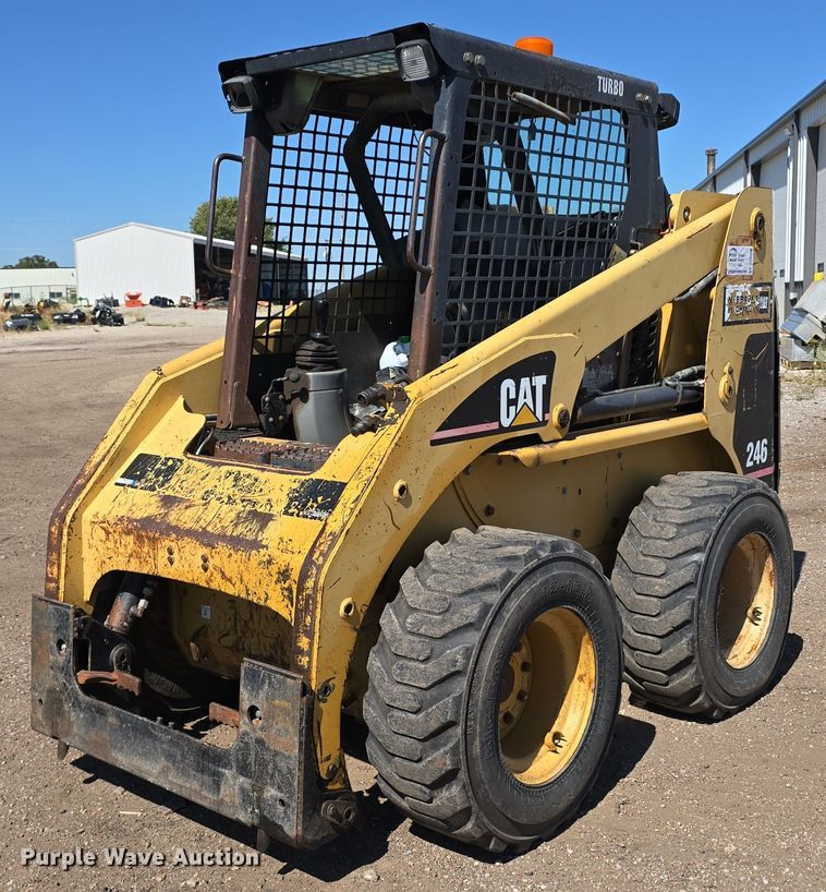 2001 Caterpillar 246 skid steer loader - DO5466