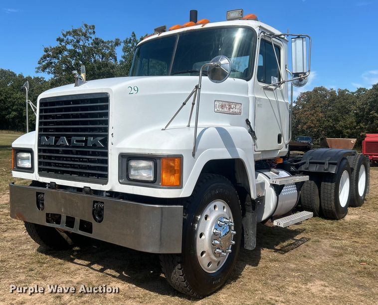 1994 Mack CH613 semi truck - DO7548