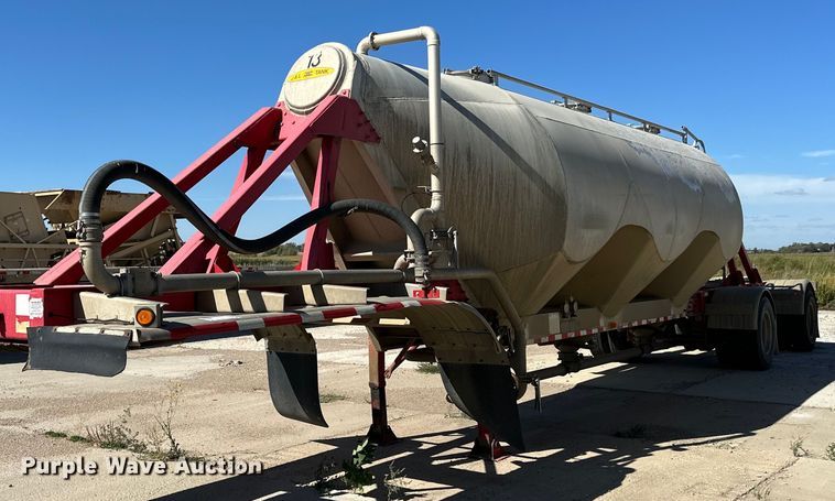 2004 Heil pneumatic dry bulk trailer - DP8537
