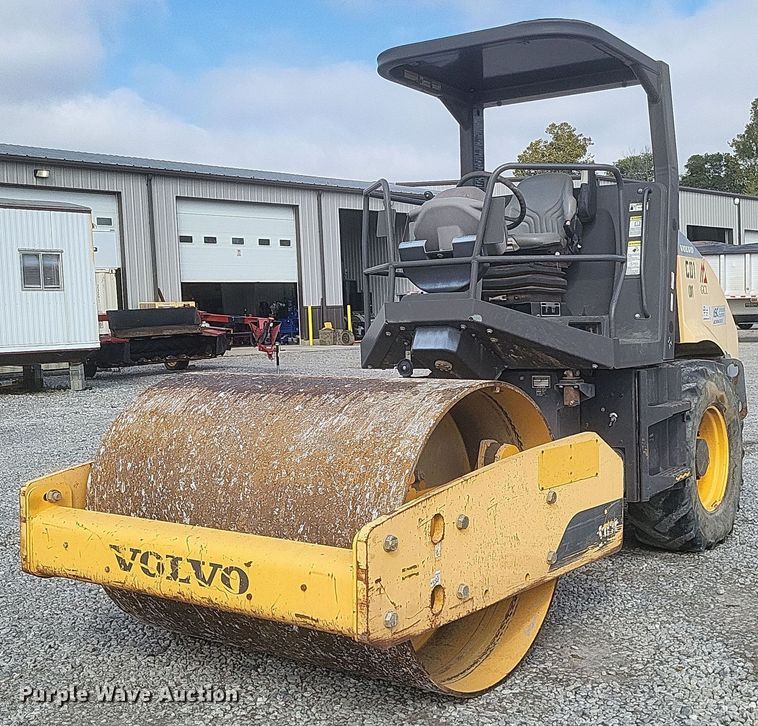 2013 Volvo  SD75 single drum vibratory roller - DQ3692