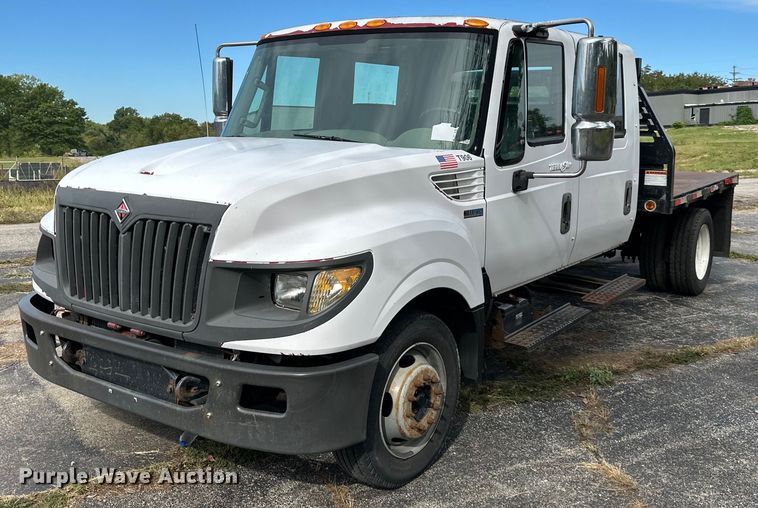2013 International TerraStar Crew Cab flatbed truck - DR2652