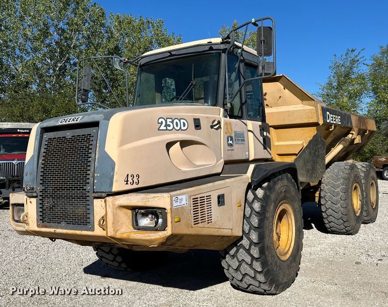 2003 John Deere  250D haul truck - DR2710