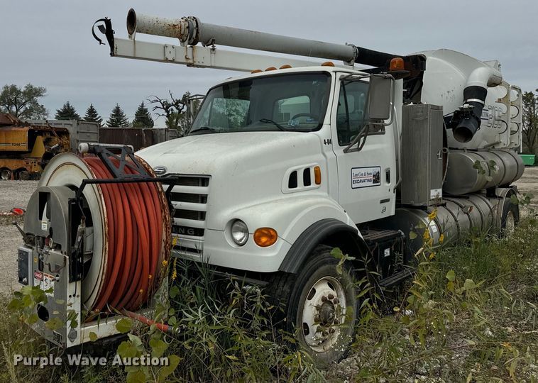 2004 Sterling  L-Line hydrovac truck - DT2022