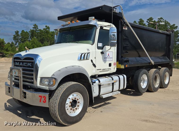 2019 Mack Granite dump truck - DV5255