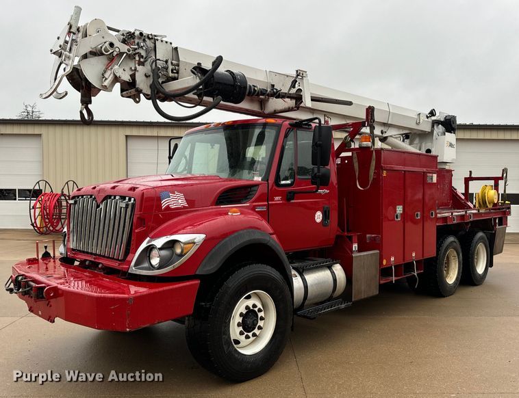 2010 International 7500 digger derrick truck - EH7020