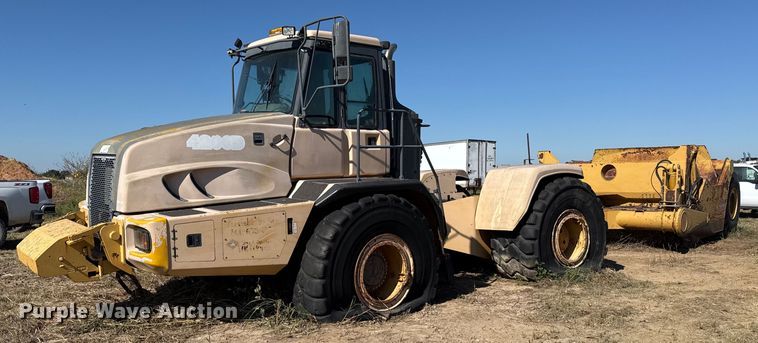 2002 Bell 4206D tractor with scraper - EJ3069