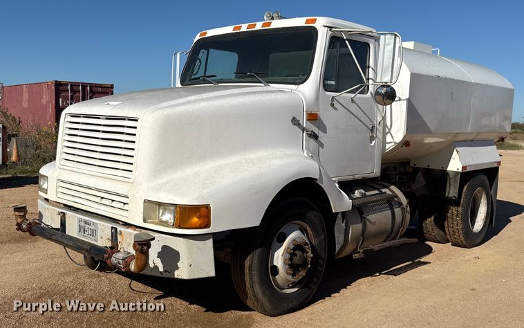 1994 International  8200 tank truck - EJ3088