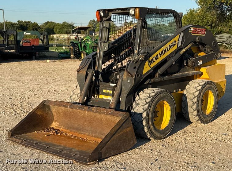 2016 New Holland L228 skid steer loader - EJ3092