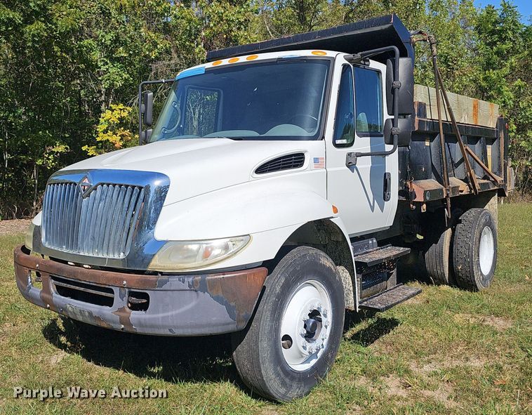 2003 International 4300 dump truck - EK0885