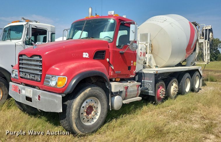 2007 Mack Granite CV500 ready mix truck - JO9468