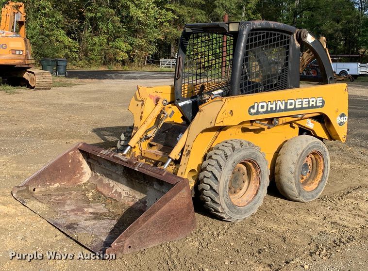 1999 John Deere  240 skid steer loader - JT9750