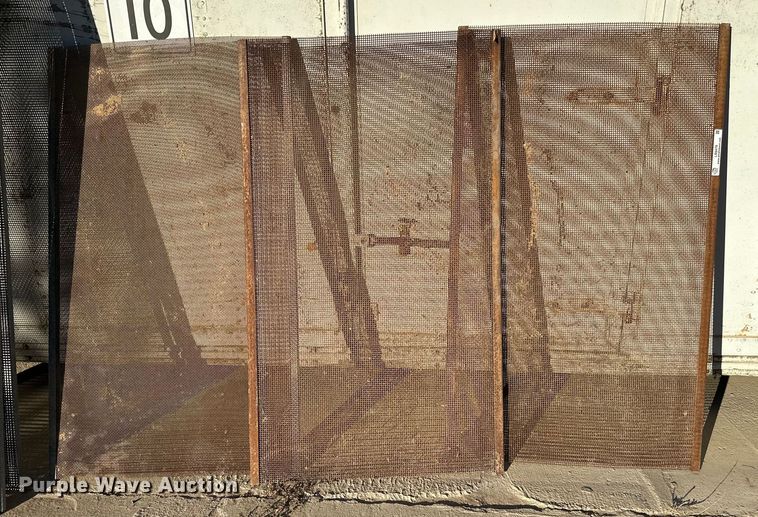 (3) screen decks - LR9476