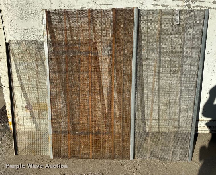 (3) screen decks  - LR9478