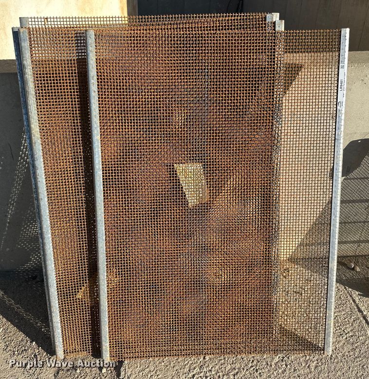 (4) screen decks  - LR9481