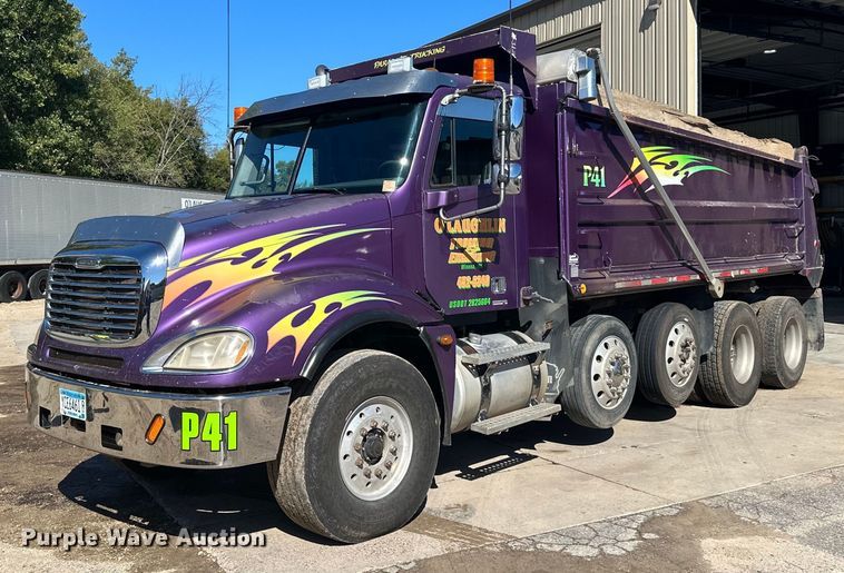 2005 Freightliner  Columbia  dump truck - LR9488