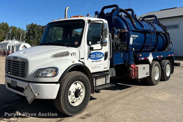 2005 Freightliner  Business Class M2  vacuum truck - LR9497