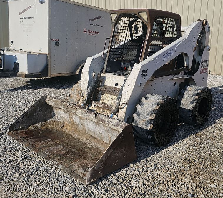 2009 Bobcat  S300 skid steer loader - NX9127