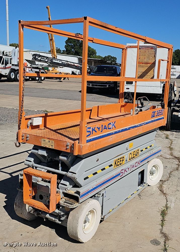 2000 Skyjack  SJIII 3220 scissor lift - NX9358