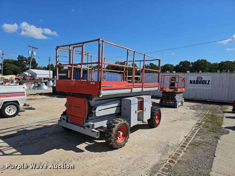 1999 Skyjack 8831 scissor lift - NX9371