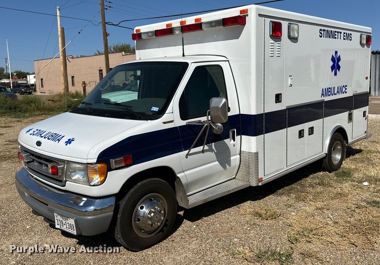 2002 Ford E450 ambulance - DD3309