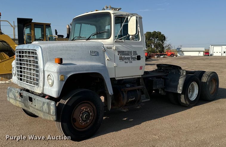 1997 Ford LT9000 semi truck - DX3664