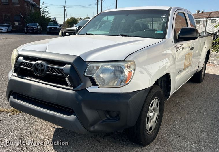 2015 Toyota Tacoma Access Cab pickup truck - EG0568