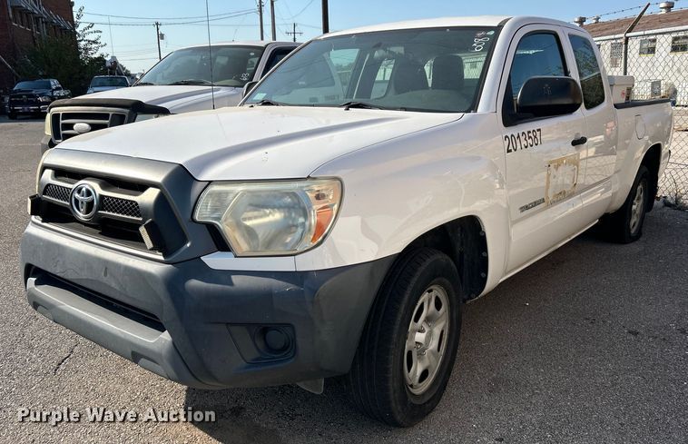 2013 Toyota Tacoma Access Cab pickup truck - EG0569