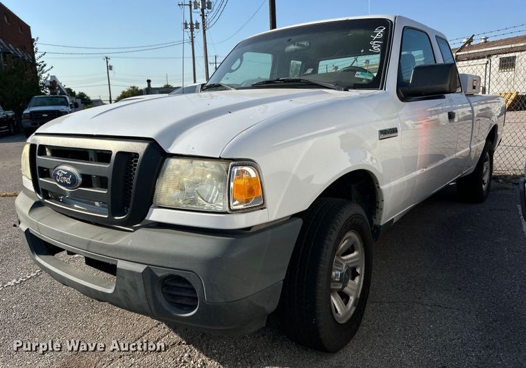 2011 Ford Ranger SuperCab pickup truck - EG0571