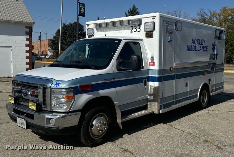 2009 Life-Line Emergency Vehicle E450 Super Duty ambulance - EG6783