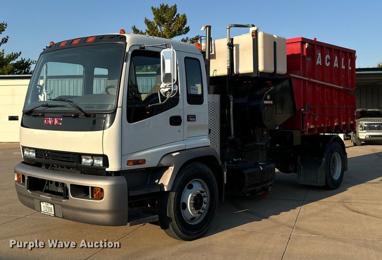 2007 GMC T7500  street sweeper truck - EG6793