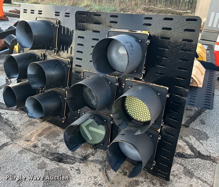 (2) traffic lights  - EK0051