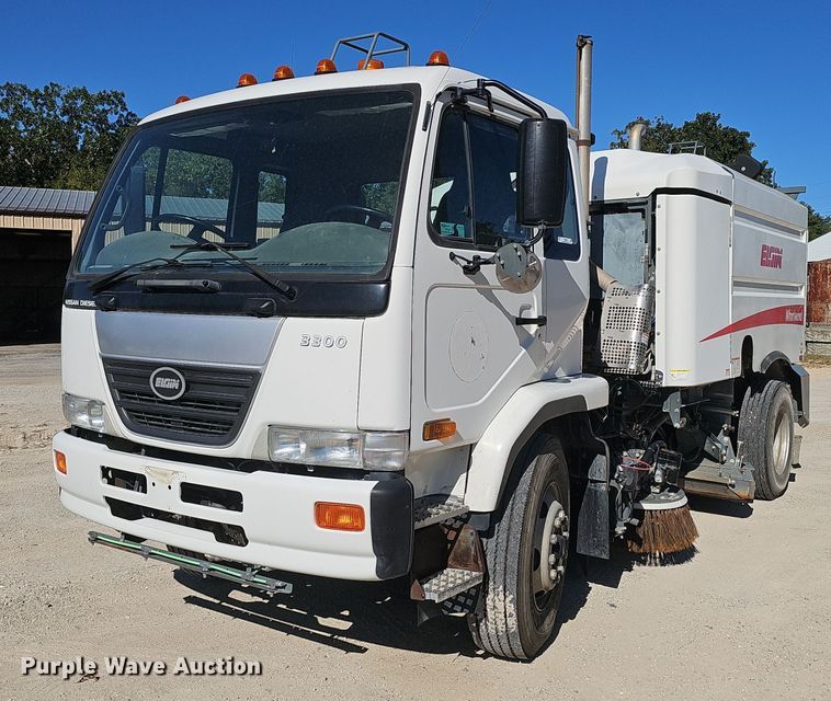 2008 UD Elgin 3300 street sweeper truck - EK0868