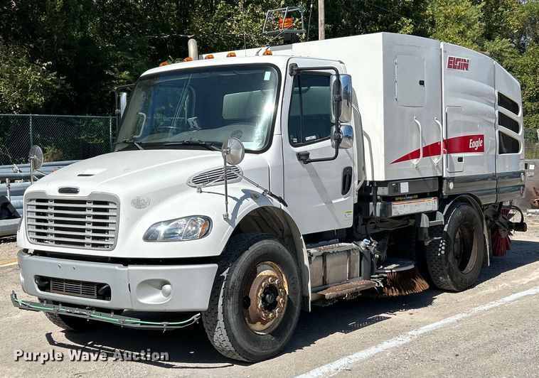 2015 Freightliner Business Class M2 street sweeper - EK3452