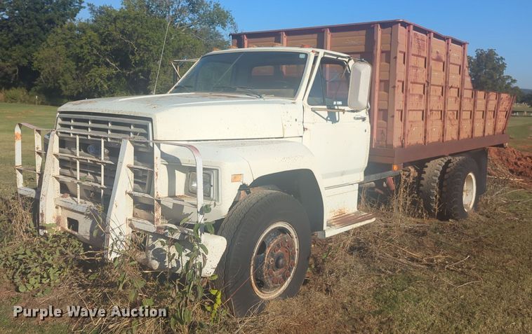 1986 Ford F700 dump truck - EQ2269