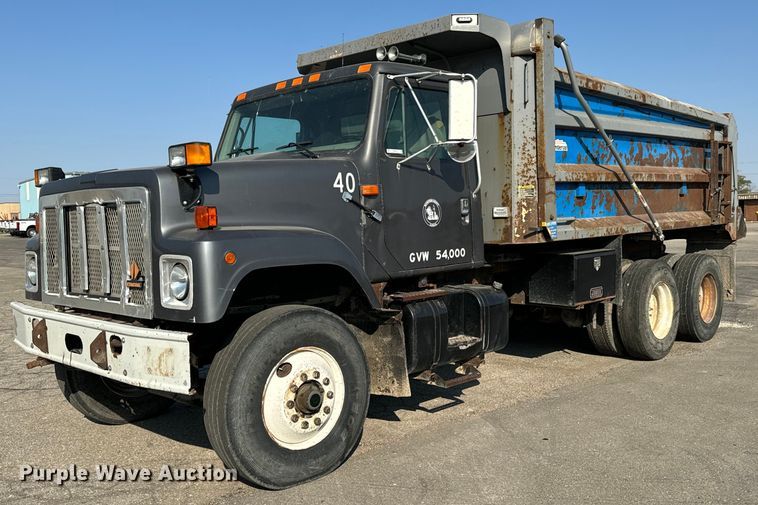2000 International 2574 dump truck - MS9812