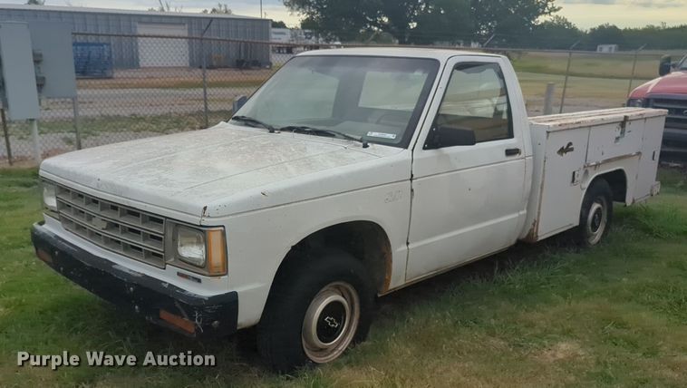 1988 Chevrolet S10 utility bed pickup truck - NG9930